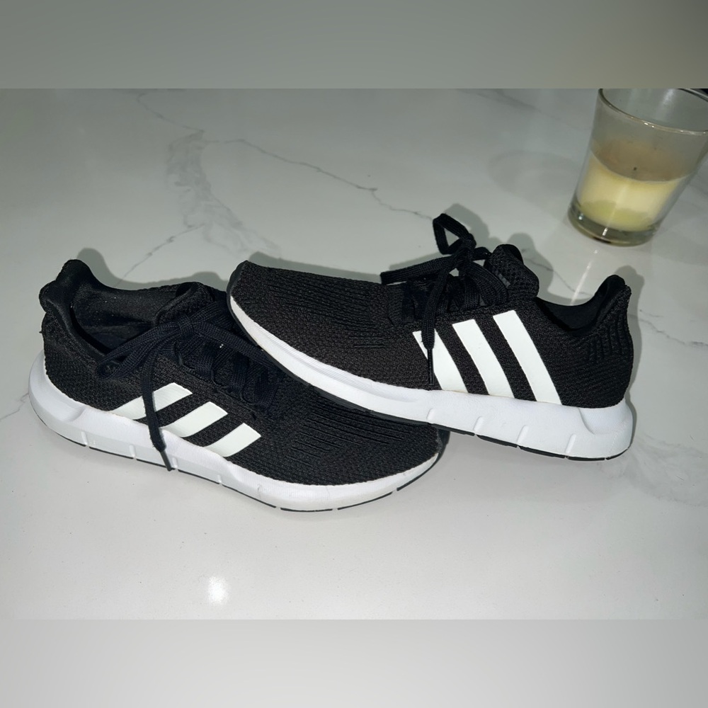Adidas swift run tennis shoe